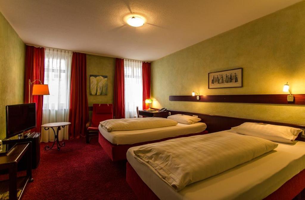Stadt-hotel Gbr