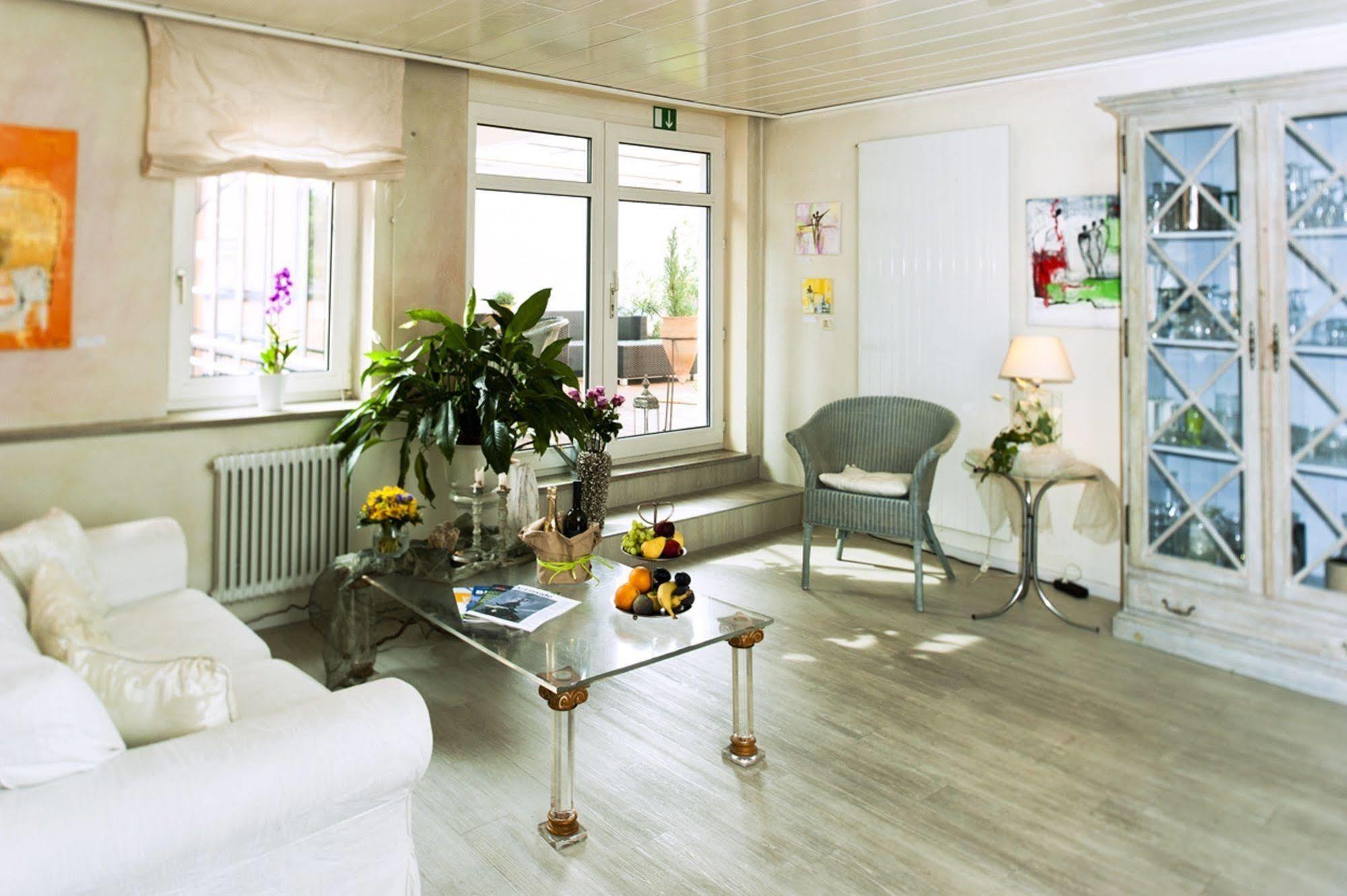 Stadt-hotel Gbr